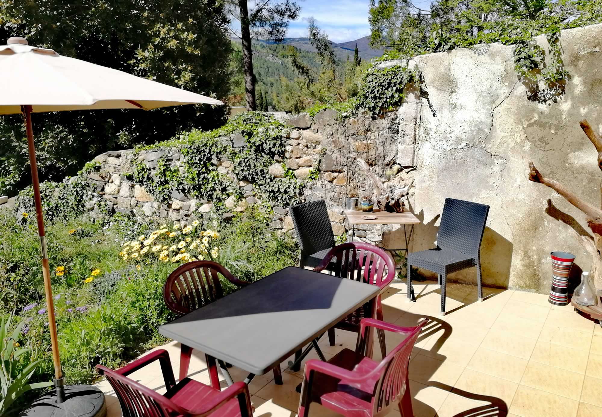 tout équipé avec terrasse plein Sud